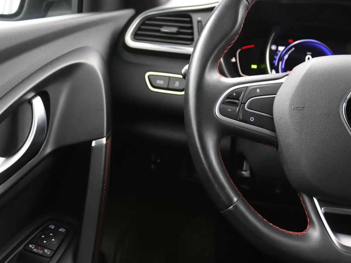 TCe 160 EDC GPF Black Edition | AUTOMAAT | Trekhaak | Voorruitverw. | Parkeercamera |