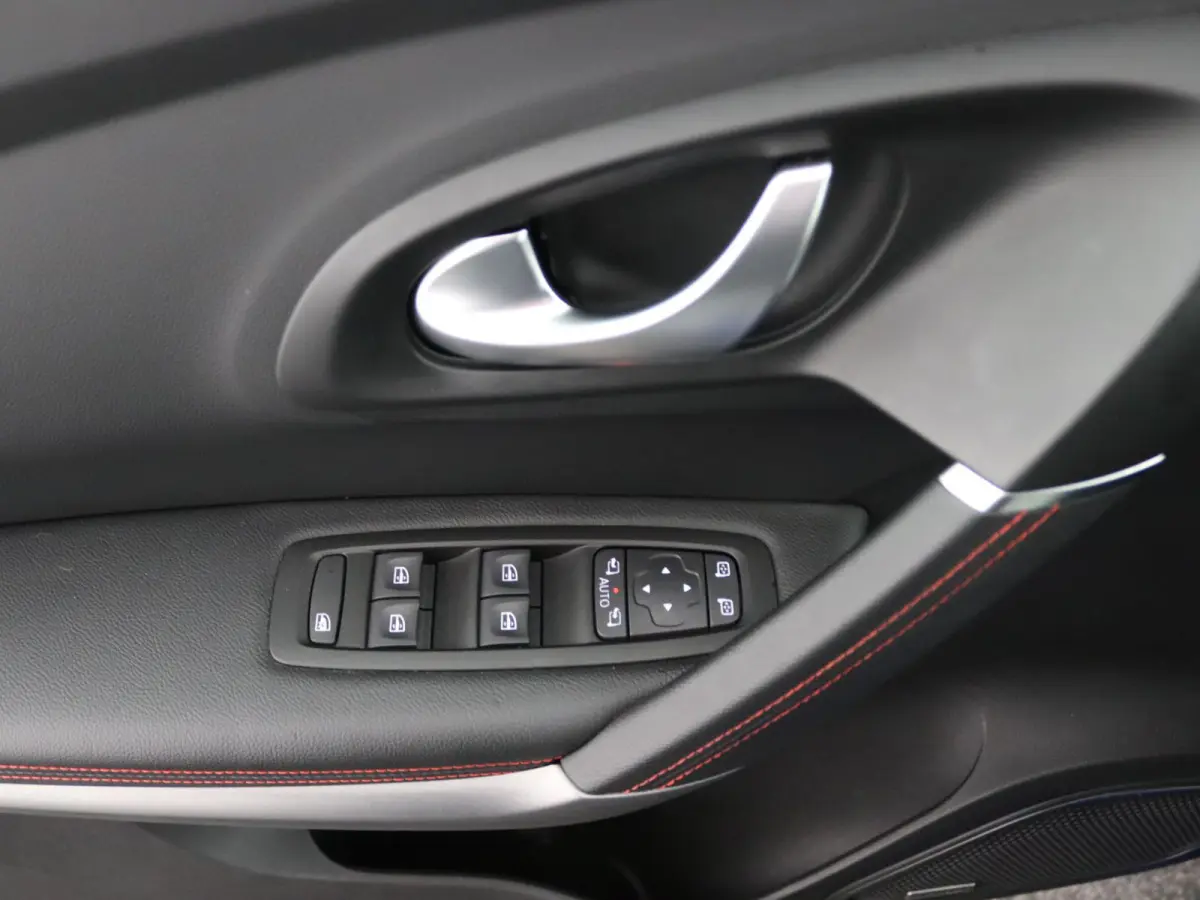 TCe 160 EDC GPF Black Edition | AUTOMAAT | Trekhaak | Voorruitverw. | Parkeercamera |