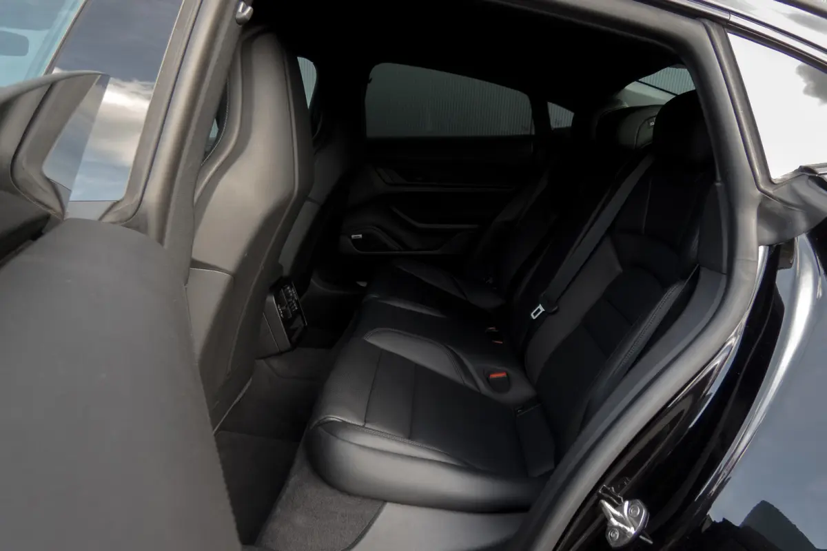 4S 79 kWh | Luchtvering | Sport chrono | BOSE | Passenger display | Camera