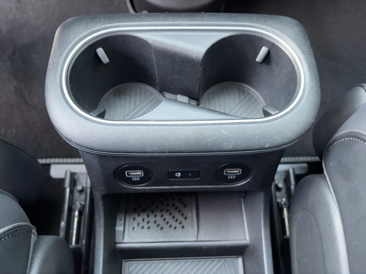 73kWh 218pk Lounge | Carplay | SOH 100% | Trekhaak | Stoelgeheugen | Elektrische achterklep | Dodehoekdetectie | Stoelventilatie | Warmtepomp | Adaptive cruise controle | 360 graden camera