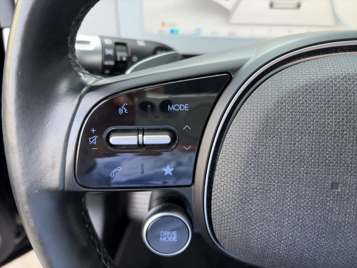 73kWh 218pk Lounge | Carplay | SOH 100% | Trekhaak | Stoelgeheugen | Elektrische achterklep | Dodehoekdetectie | Stoelventilatie | Warmtepomp | Adaptive cruise controle | 360 graden camera