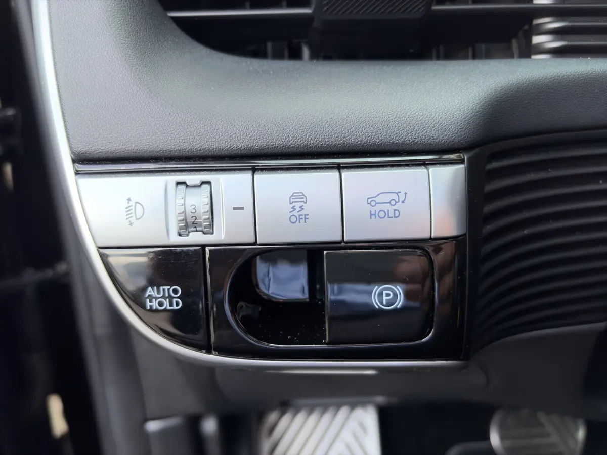 73kWh 218pk Lounge | Carplay | SOH 100% | Trekhaak | Stoelgeheugen | Elektrische achterklep | Dodehoekdetectie | Stoelventilatie | Warmtepomp | Adaptive cruise controle | 360 graden camera
