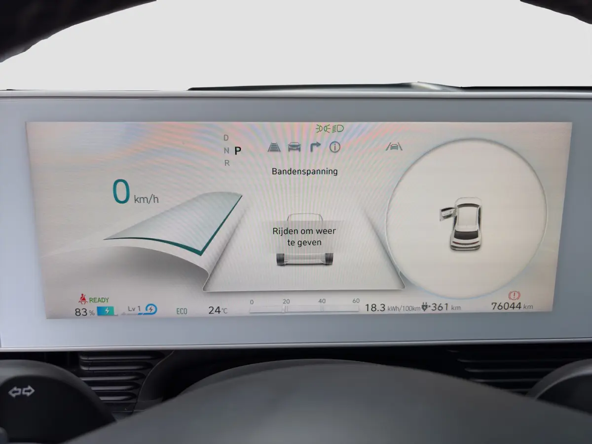 73kWh 218pk Lounge | Carplay | SOH 100% | Trekhaak | Stoelgeheugen | Elektrische achterklep | Dodehoekdetectie | Stoelventilatie | Warmtepomp | Adaptive cruise controle | 360 graden camera