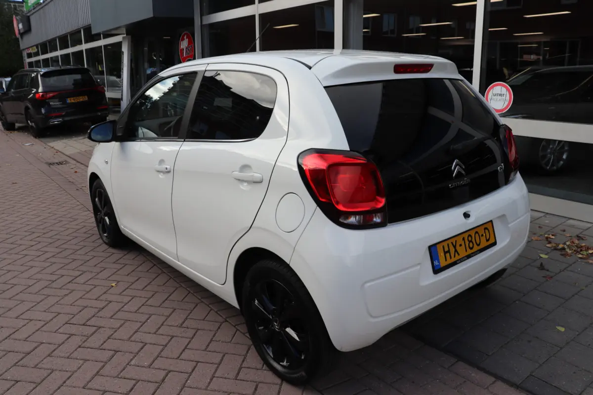 1.0 e-VTi Shine. Achteruitrijcamera.