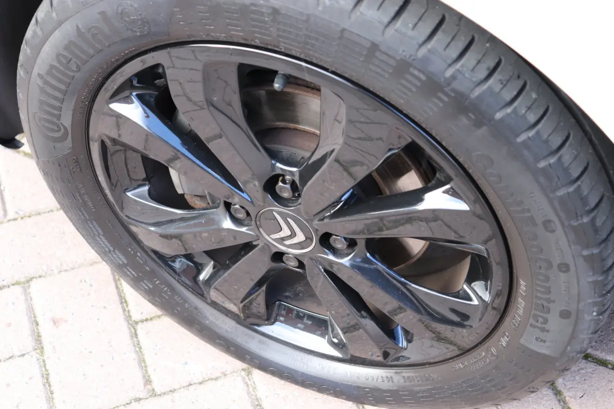 1.0 e-VTi Shine. Achteruitrijcamera.