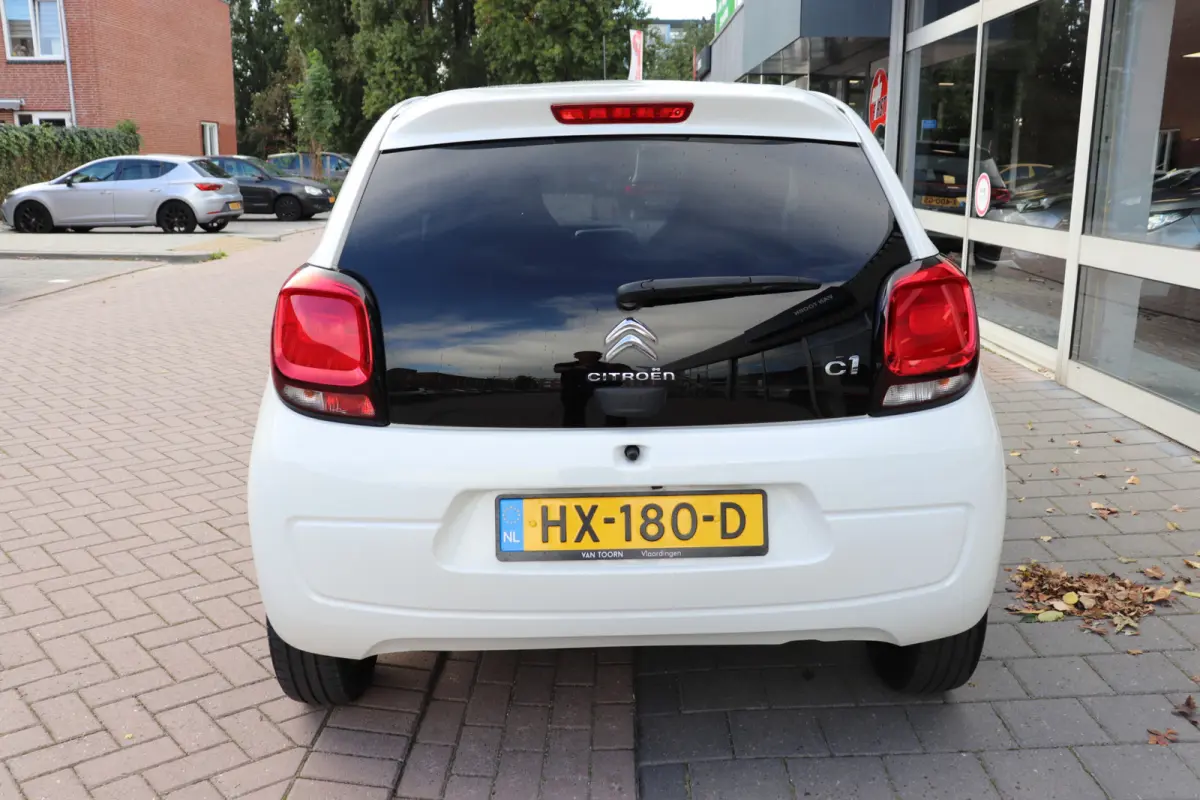 1.0 e-VTi Shine. Achteruitrijcamera.