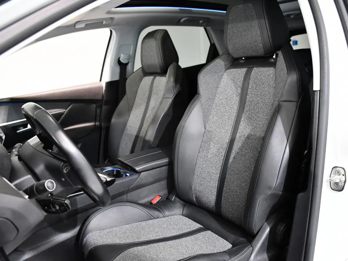 1.2 PureTech AGC Allure | Panoramadak | Trekhaak | Navigatie | Climate Control | Achteruitrijcamera |