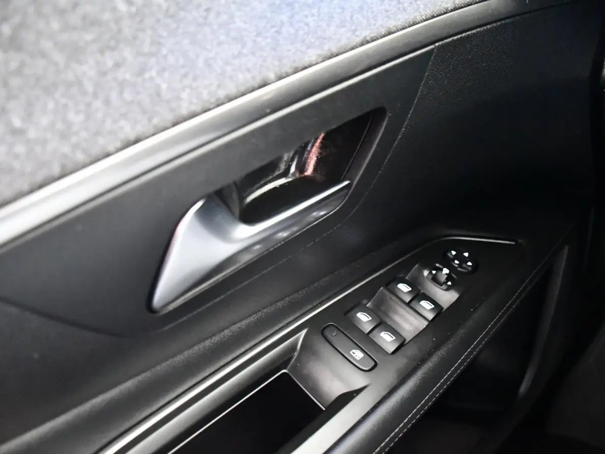 1.2 PureTech AGC Allure | Panoramadak | Trekhaak | Navigatie | Climate Control | Achteruitrijcamera |