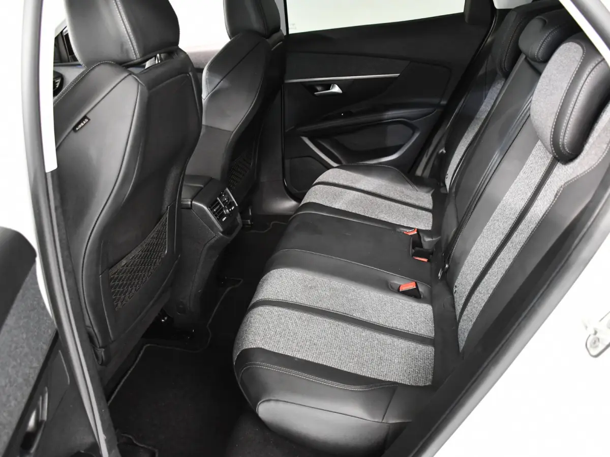 1.2 PureTech AGC Allure | Panoramadak | Trekhaak | Navigatie | Climate Control | Achteruitrijcamera |