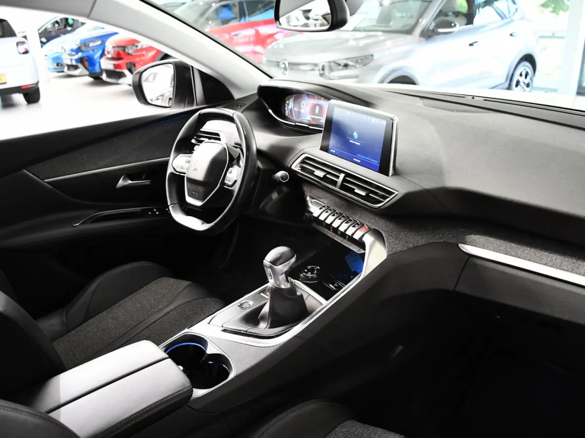 1.2 PureTech AGC Allure | Panoramadak | Trekhaak | Navigatie | Climate Control | Achteruitrijcamera |