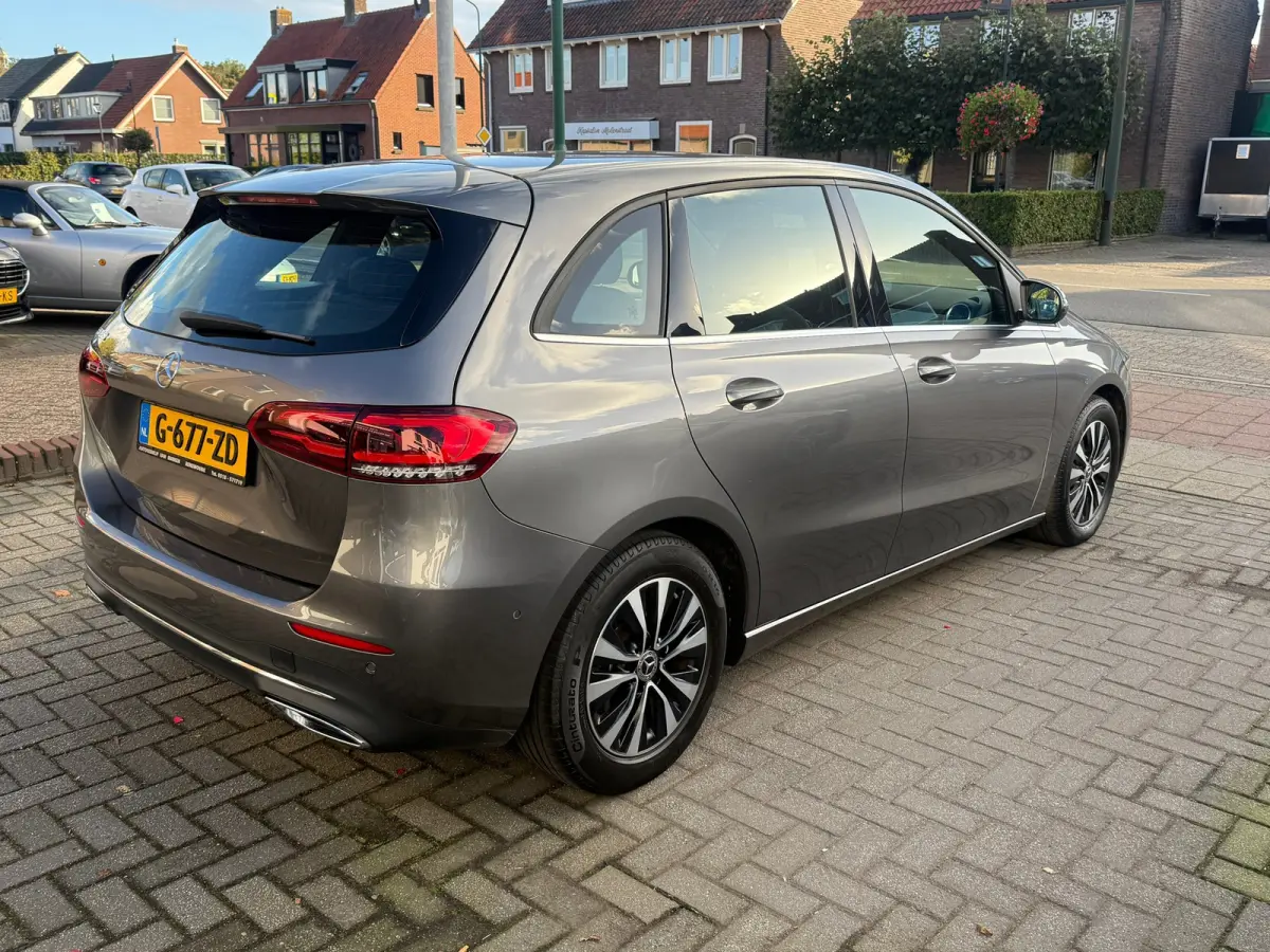 180 Business Solution, Stoelverwarming,Apple Carplay/Android,Navigatie,Achteruitrij camera