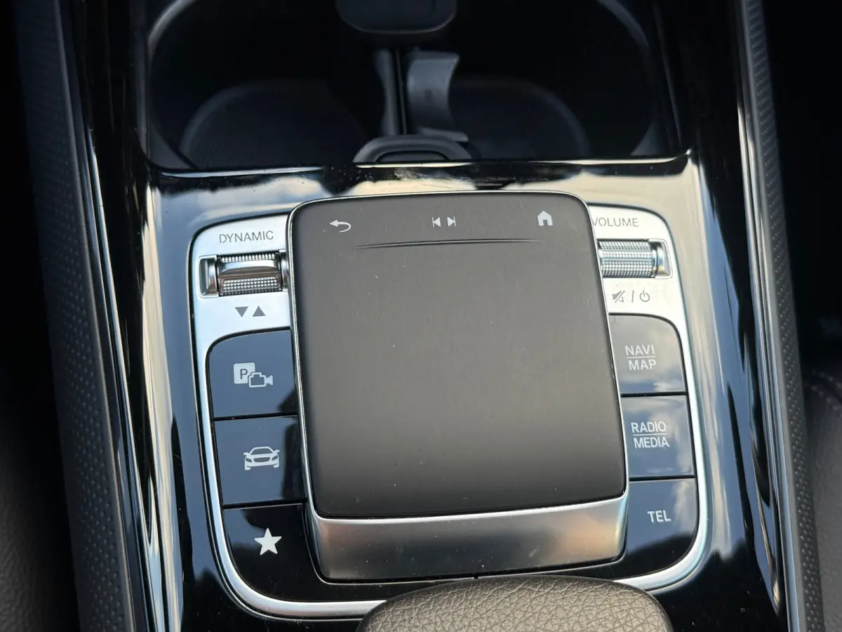 180 Business Solution, Stoelverwarming,Apple Carplay/Android,Navigatie,Achteruitrij camera