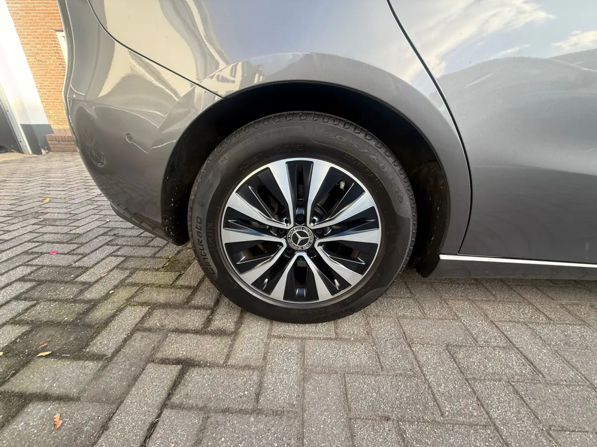 180 Business Solution, Stoelverwarming,Apple Carplay/Android,Navigatie,Achteruitrij camera