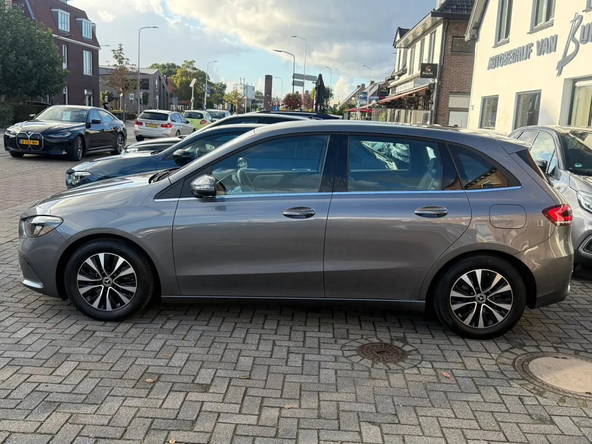 180 Business Solution, Stoelverwarming,Apple Carplay/Android,Navigatie,Achteruitrij camera