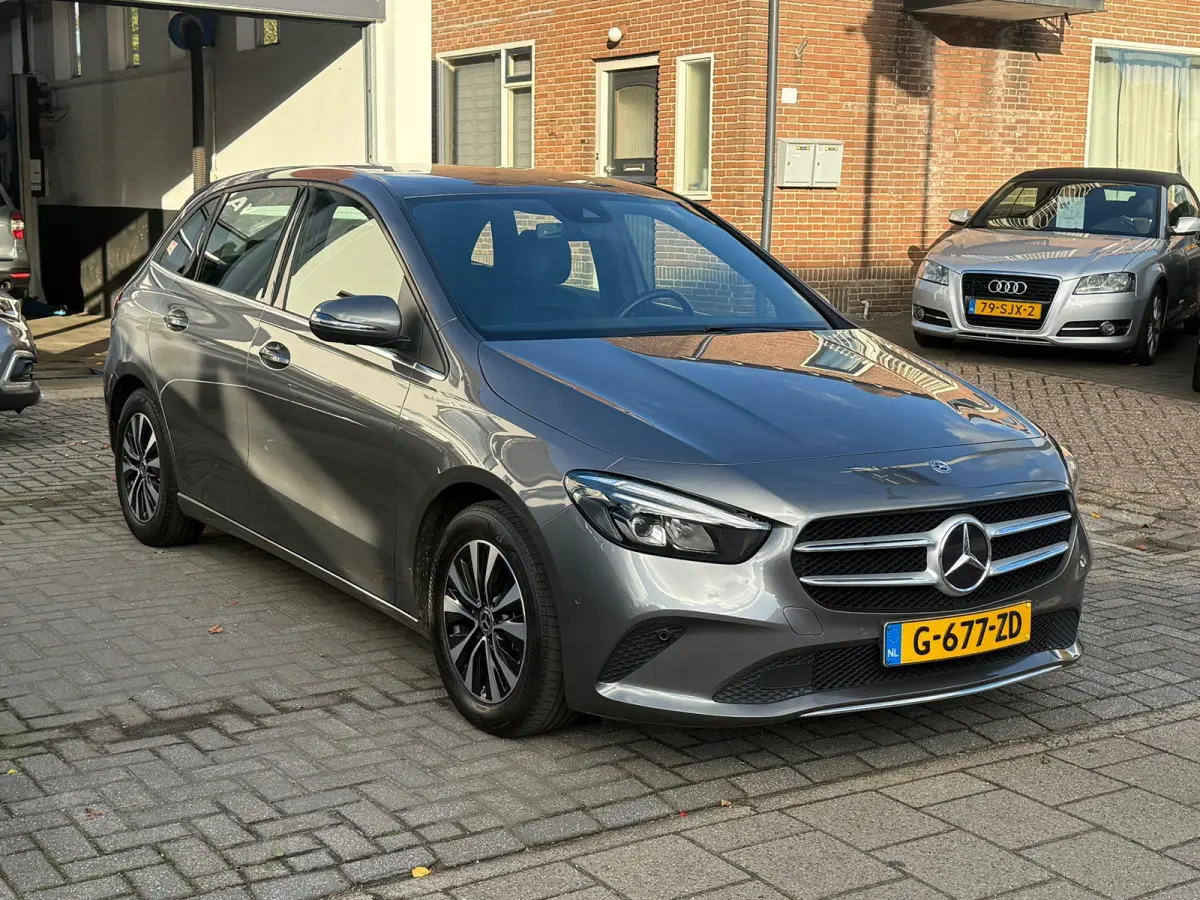 180 Business Solution, Stoelverwarming,Apple Carplay/Android,Navigatie,Achteruitrij camera