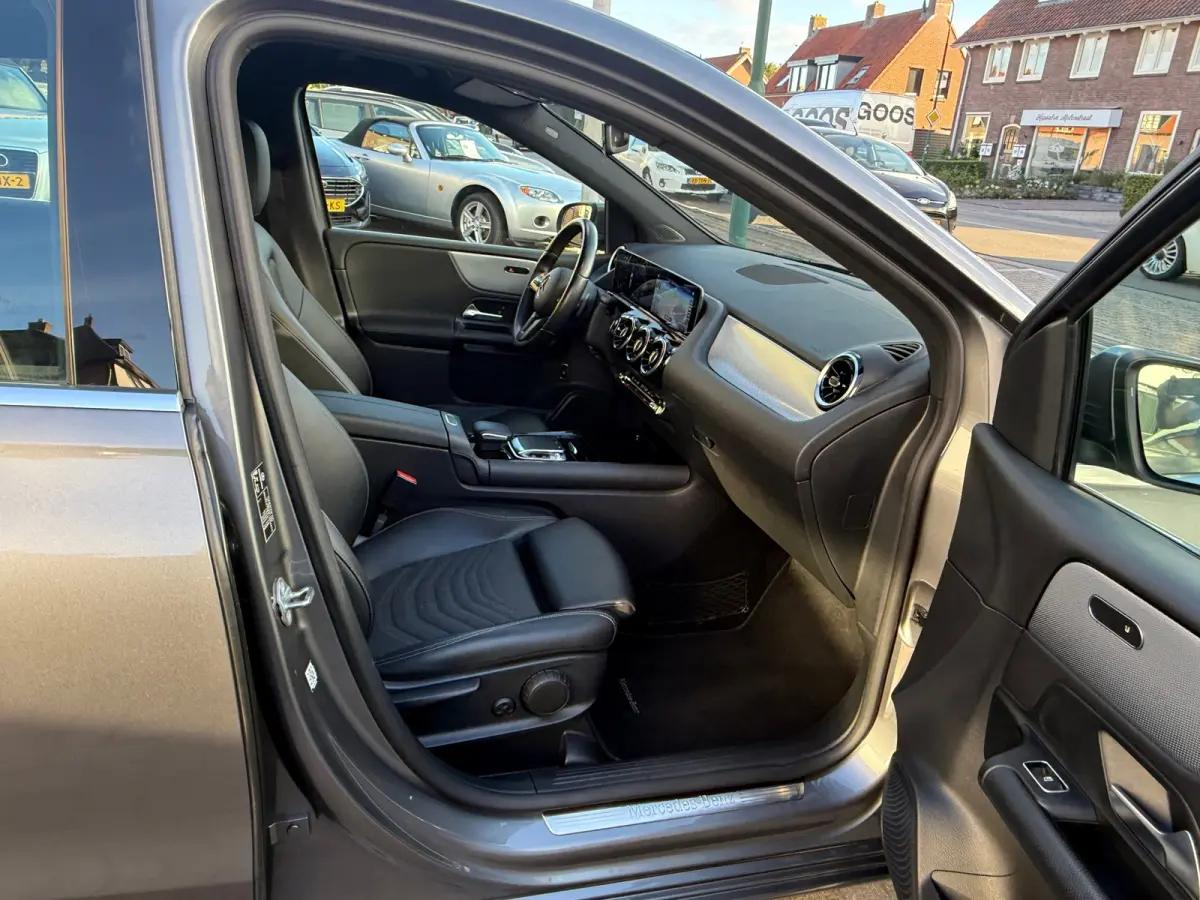 180 Business Solution, Stoelverwarming,Apple Carplay/Android,Navigatie,Achteruitrij camera