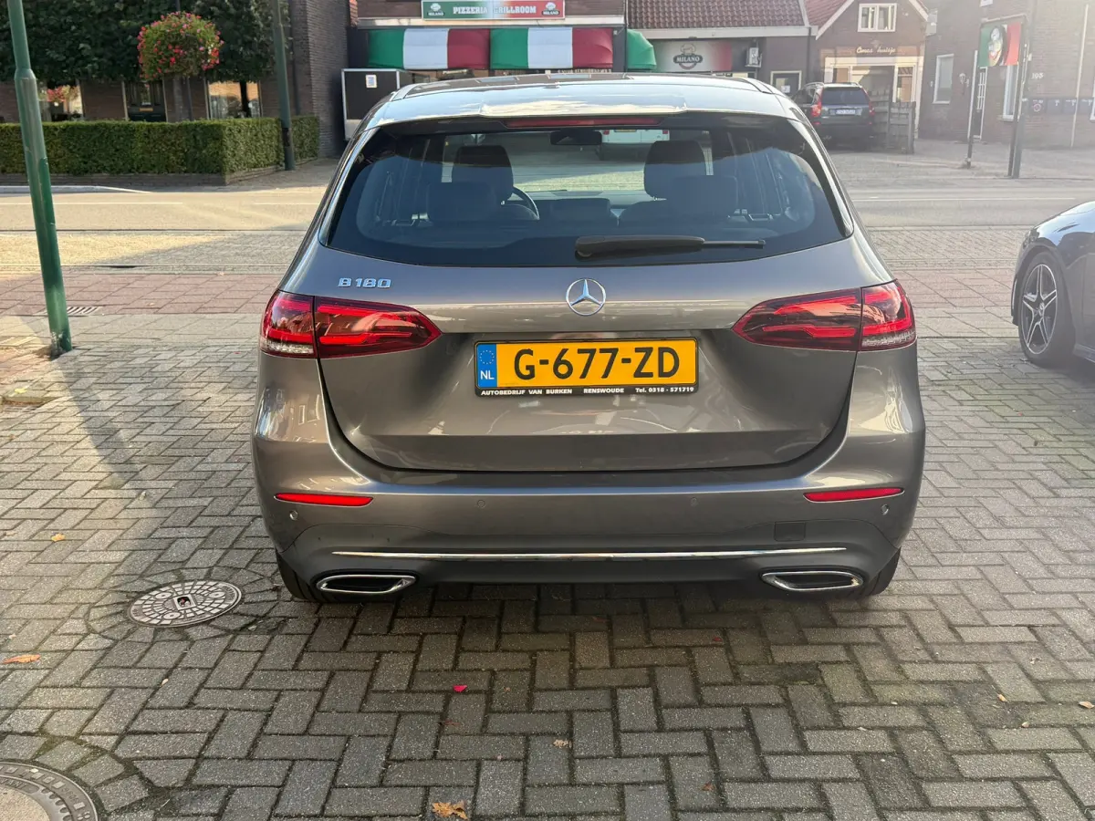 180 Business Solution, Stoelverwarming,Apple Carplay/Android,Navigatie,Achteruitrij camera