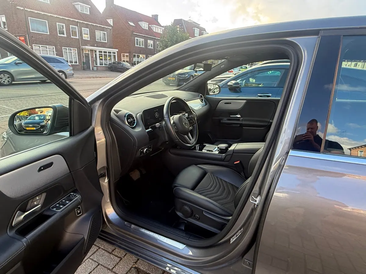 180 Business Solution, Stoelverwarming,Apple Carplay/Android,Navigatie,Achteruitrij camera