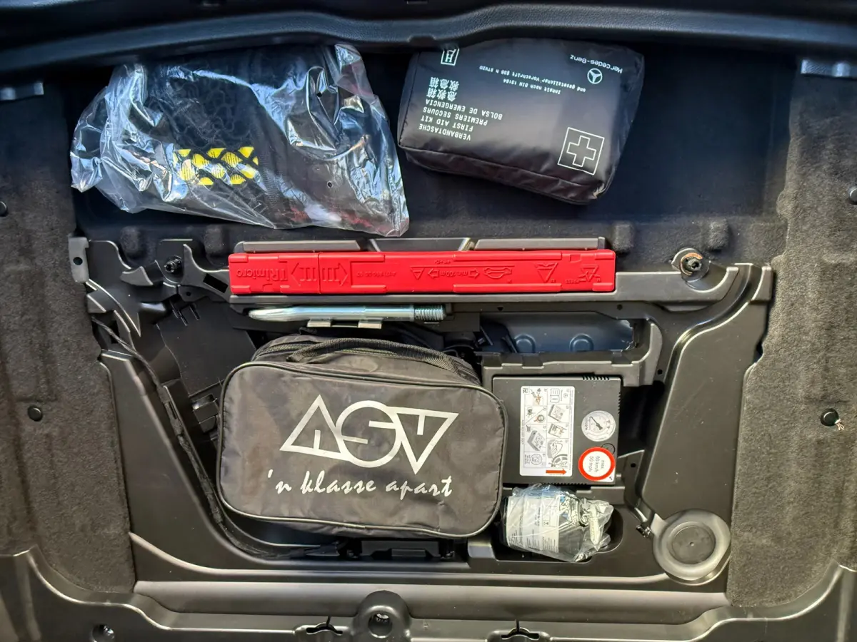180 Business Solution, Stoelverwarming,Apple Carplay/Android,Navigatie,Achteruitrij camera