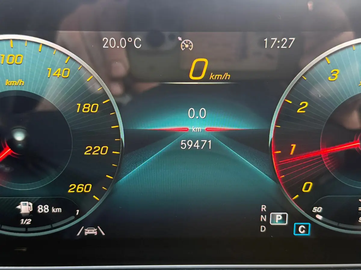 180 Business Solution, Stoelverwarming,Apple Carplay/Android,Navigatie,Achteruitrij camera