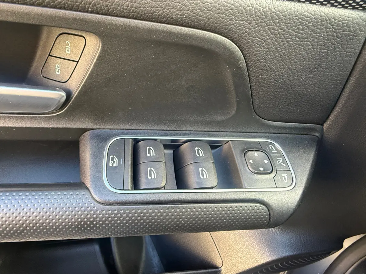 180 Business Solution, Stoelverwarming,Apple Carplay/Android,Navigatie,Achteruitrij camera