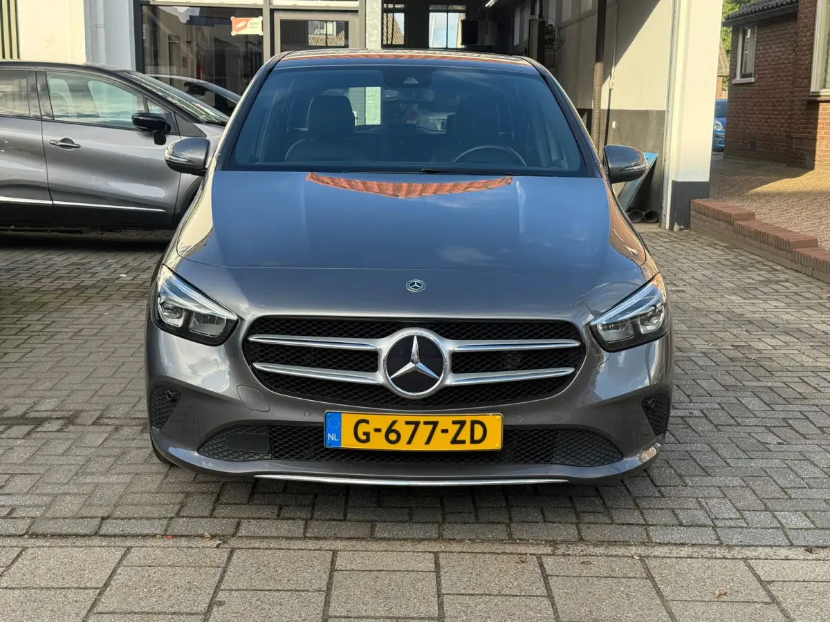 180 Business Solution, Stoelverwarming,Apple Carplay/Android,Navigatie,Achteruitrij camera