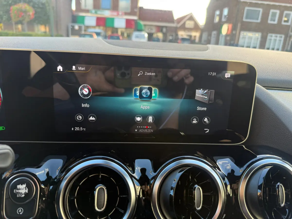 180 Business Solution, Stoelverwarming,Apple Carplay/Android,Navigatie,Achteruitrij camera