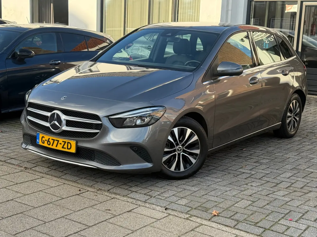 180 Business Solution, Stoelverwarming,Apple Carplay/Android,Navigatie,Achteruitrij camera