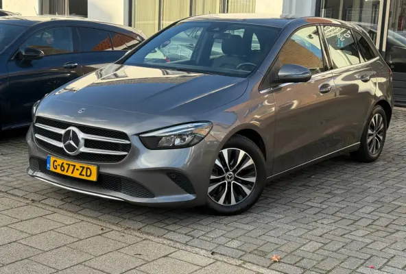 180 Business Solution, Stoelverwarming,Apple Carplay/Android,Navigatie,Achteruitrij camera