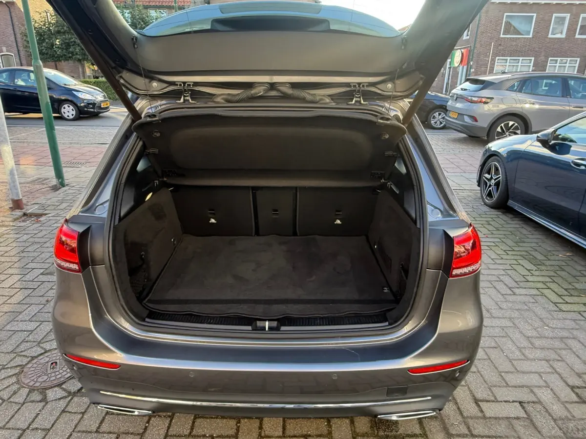 180 Business Solution, Stoelverwarming,Apple Carplay/Android,Navigatie,Achteruitrij camera