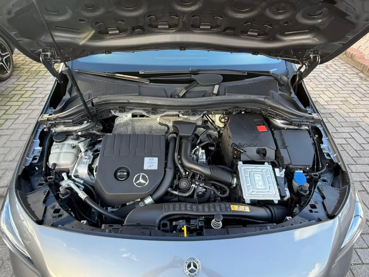 180 Business Solution, Stoelverwarming,Apple Carplay/Android,Navigatie,Achteruitrij camera