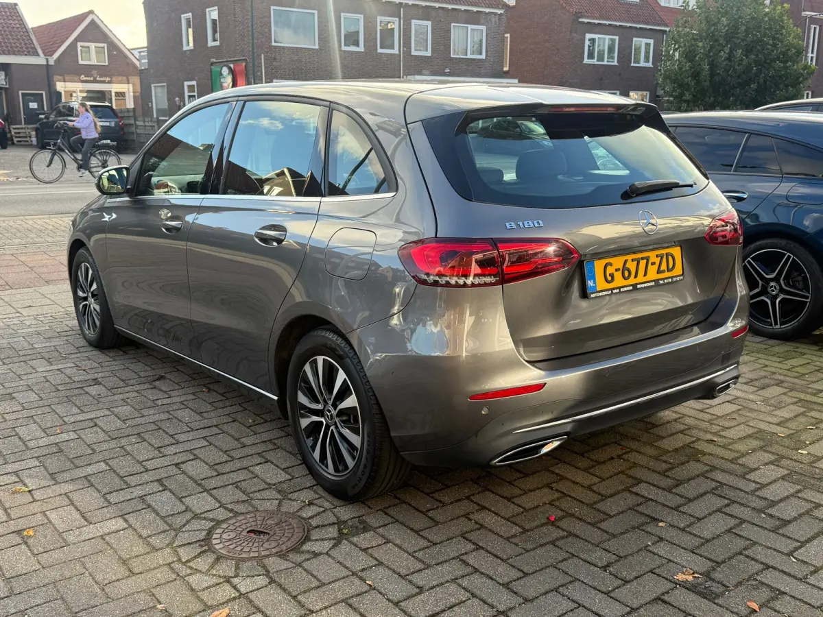 180 Business Solution, Stoelverwarming,Apple Carplay/Android,Navigatie,Achteruitrij camera
