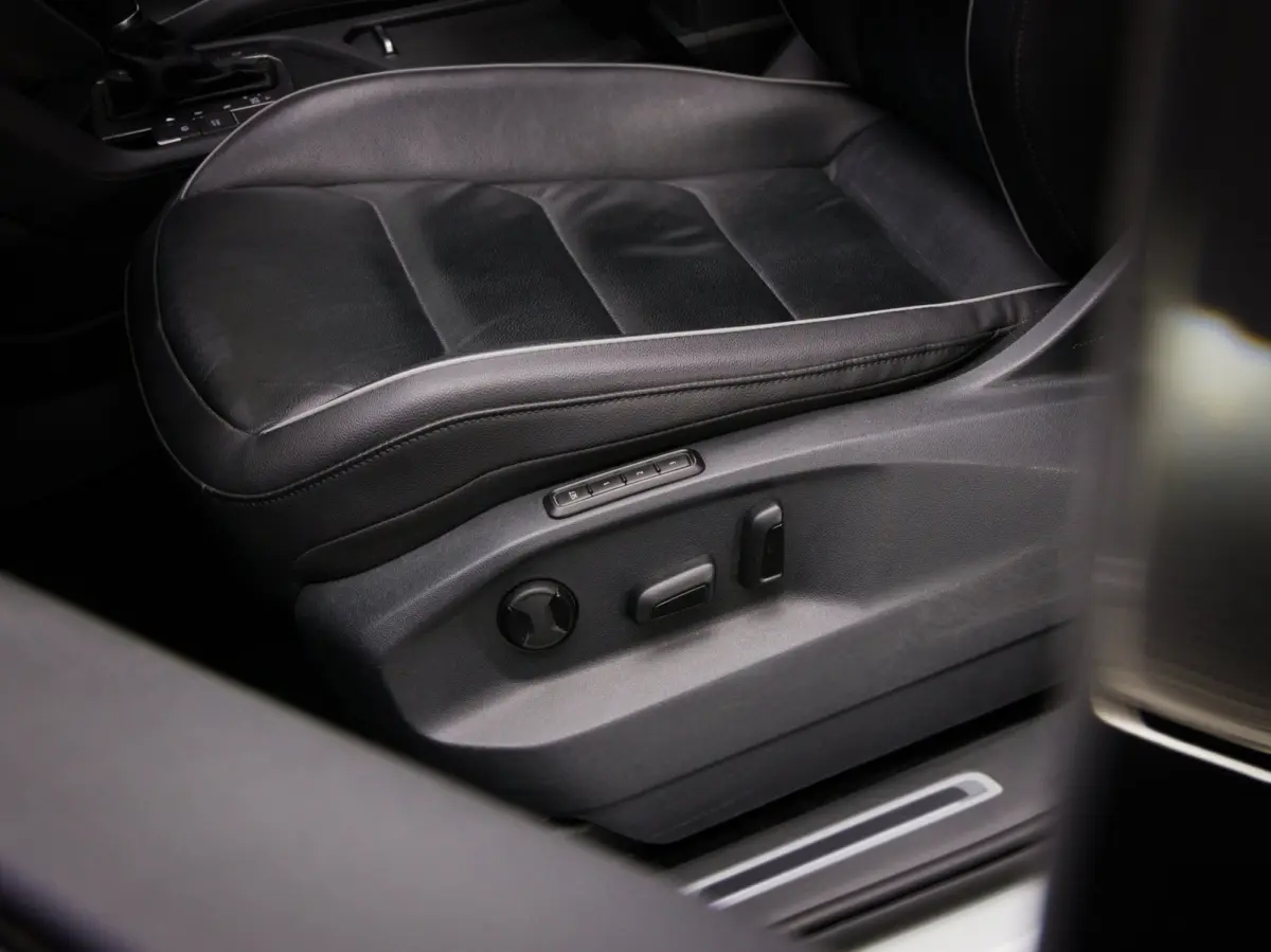 1.5 TSI ACT Highline Business R-Line (PANO, TREKHAAK, ADAPTIVE CRUISE, APPLE CARPLAY/ANDROID AUTO, 360 CAMERA)