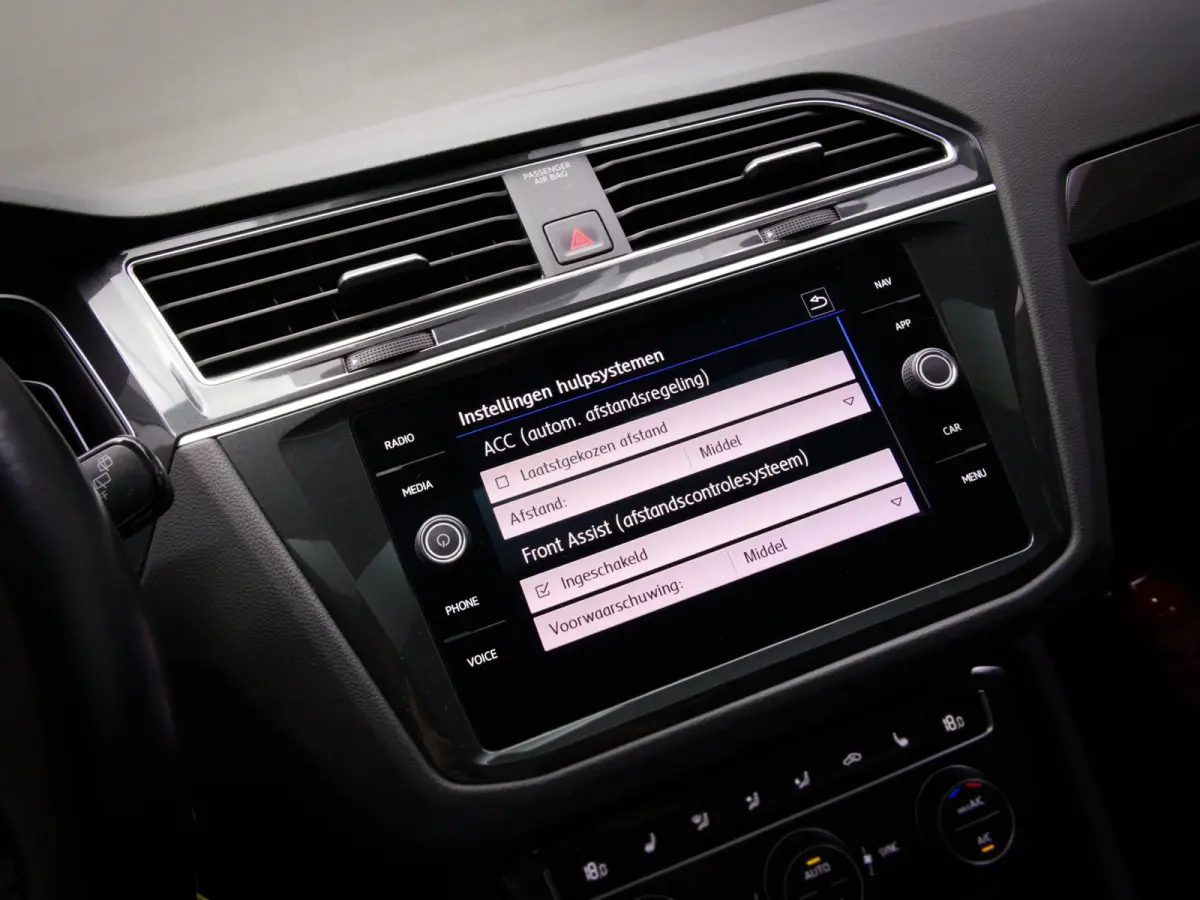 1.5 TSI ACT Highline Business R-Line (PANO, TREKHAAK, ADAPTIVE CRUISE, APPLE CARPLAY/ANDROID AUTO, 360 CAMERA)
