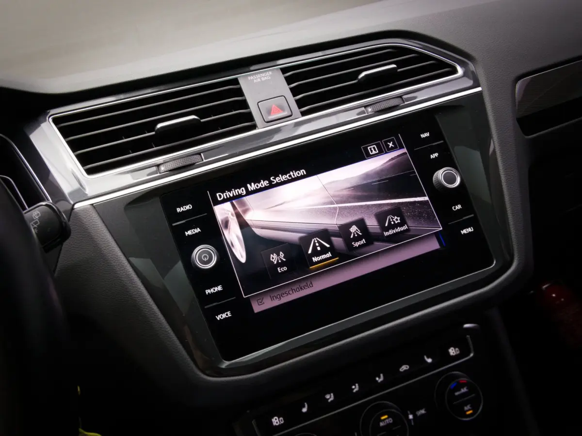 1.5 TSI ACT Highline Business R-Line (PANO, TREKHAAK, ADAPTIVE CRUISE, APPLE CARPLAY/ANDROID AUTO, 360 CAMERA)