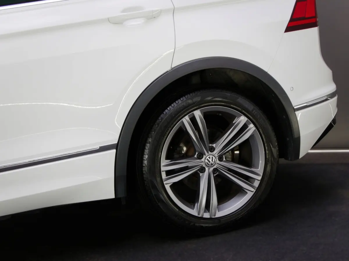 1.5 TSI ACT Highline Business R-Line (PANO, TREKHAAK, ADAPTIVE CRUISE, APPLE CARPLAY/ANDROID AUTO, 360 CAMERA)
