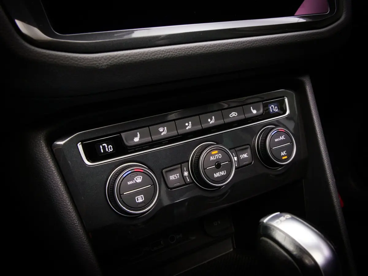 1.5 TSI ACT Highline Business R-Line (PANO, TREKHAAK, ADAPTIVE CRUISE, APPLE CARPLAY/ANDROID AUTO, 360 CAMERA)
