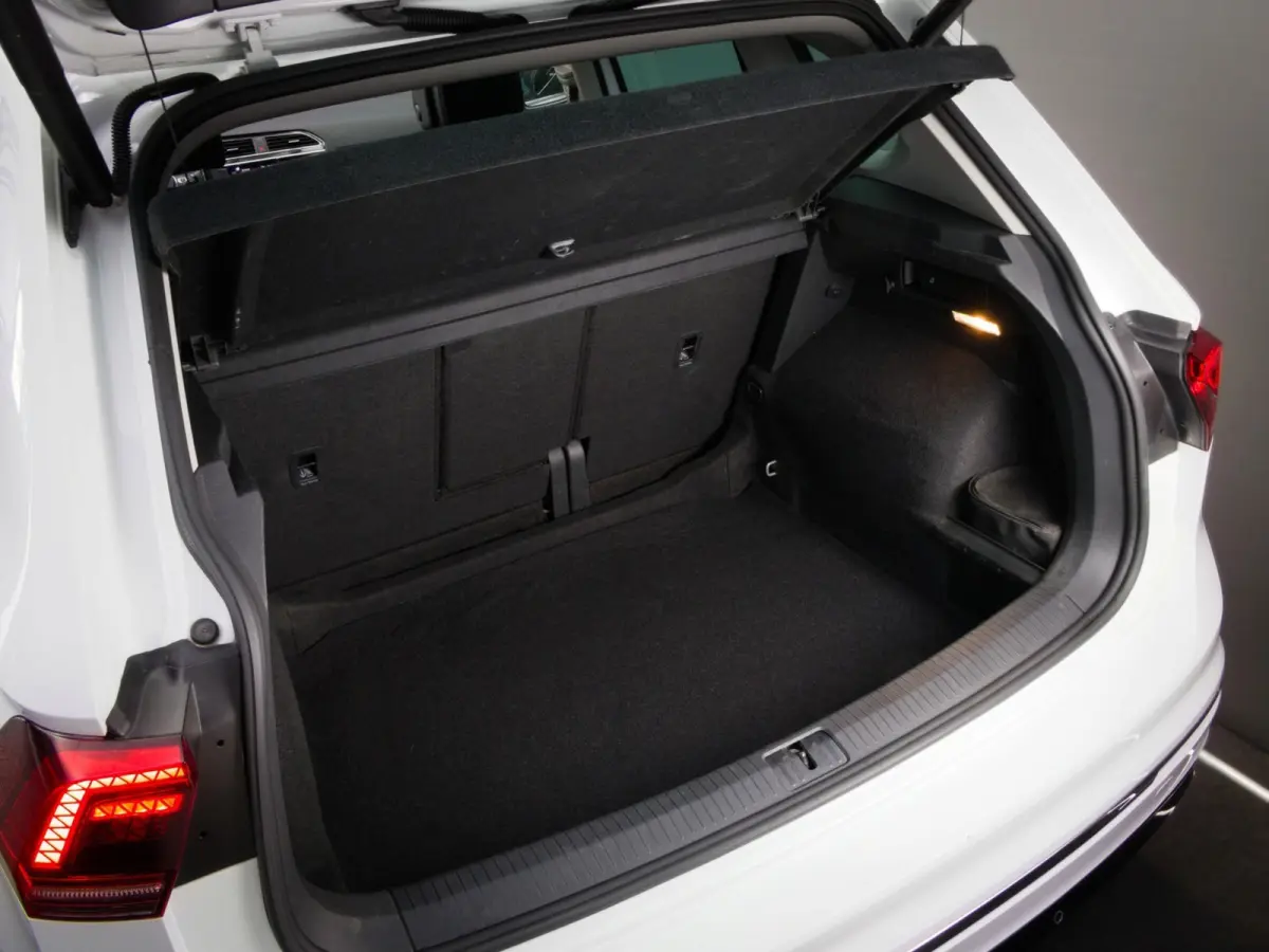 1.5 TSI ACT Highline Business R-Line (PANO, TREKHAAK, ADAPTIVE CRUISE, APPLE CARPLAY/ANDROID AUTO, 360 CAMERA)