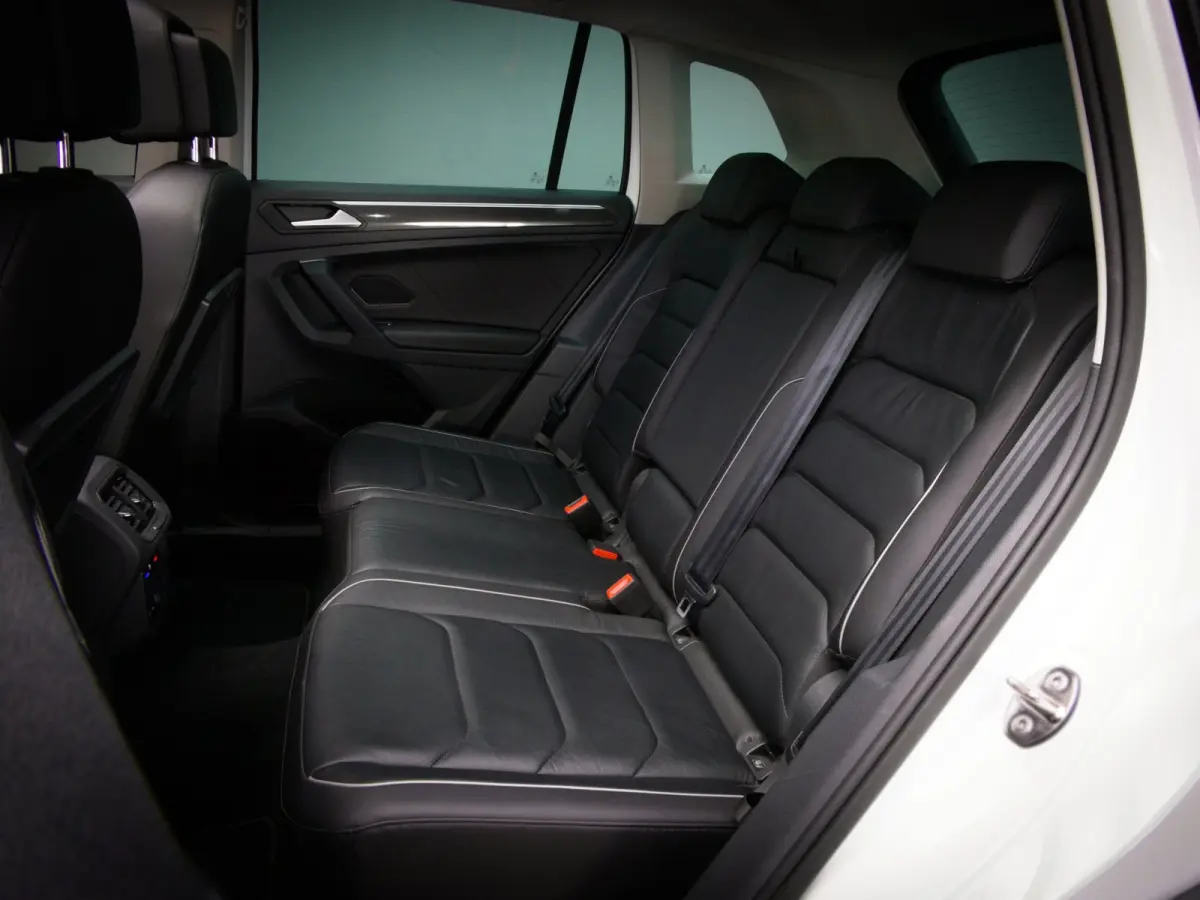 1.5 TSI ACT Highline Business R-Line (PANO, TREKHAAK, ADAPTIVE CRUISE, APPLE CARPLAY/ANDROID AUTO, 360 CAMERA)