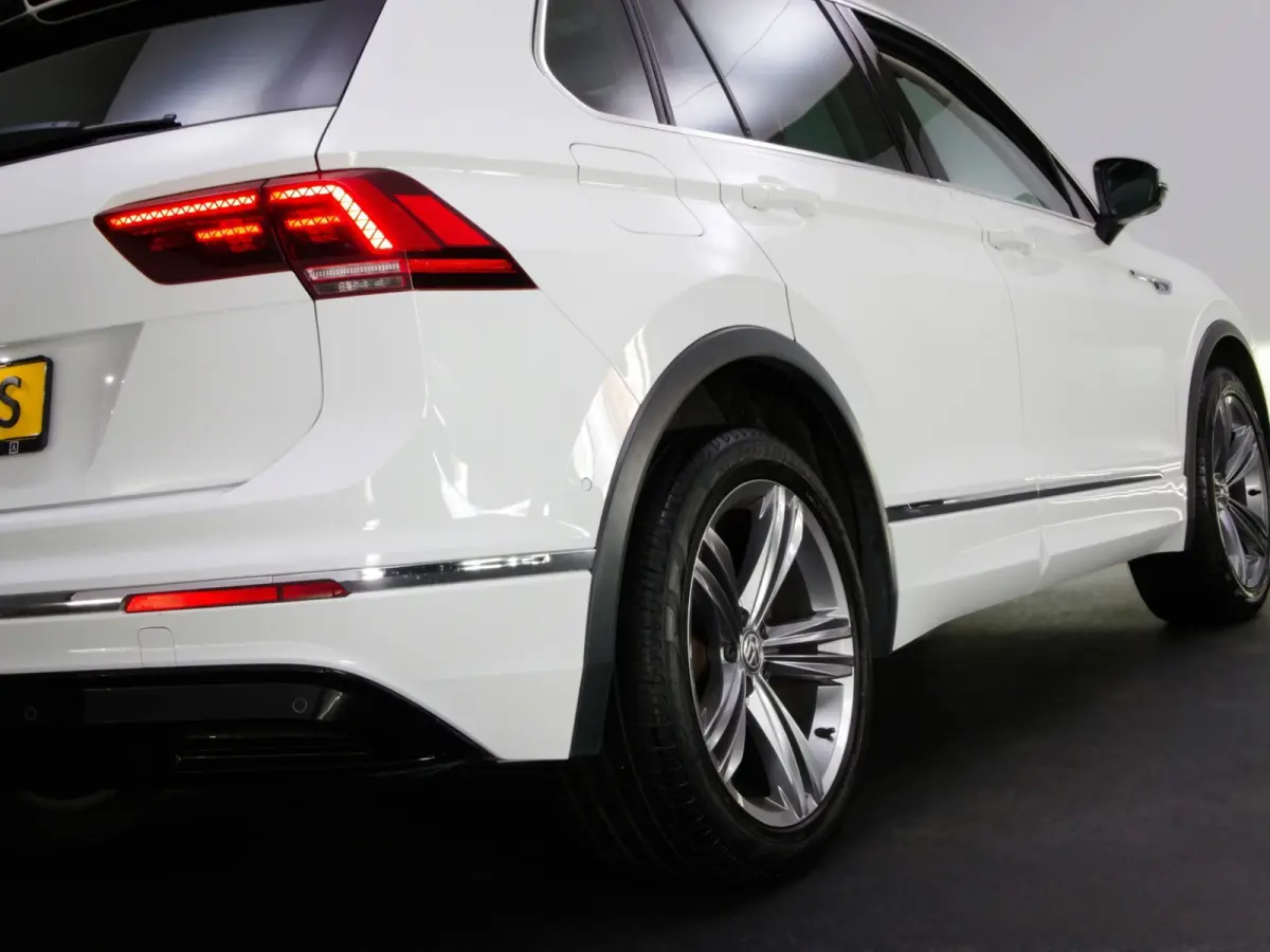1.5 TSI ACT Highline Business R-Line (PANO, TREKHAAK, ADAPTIVE CRUISE, APPLE CARPLAY/ANDROID AUTO, 360 CAMERA)