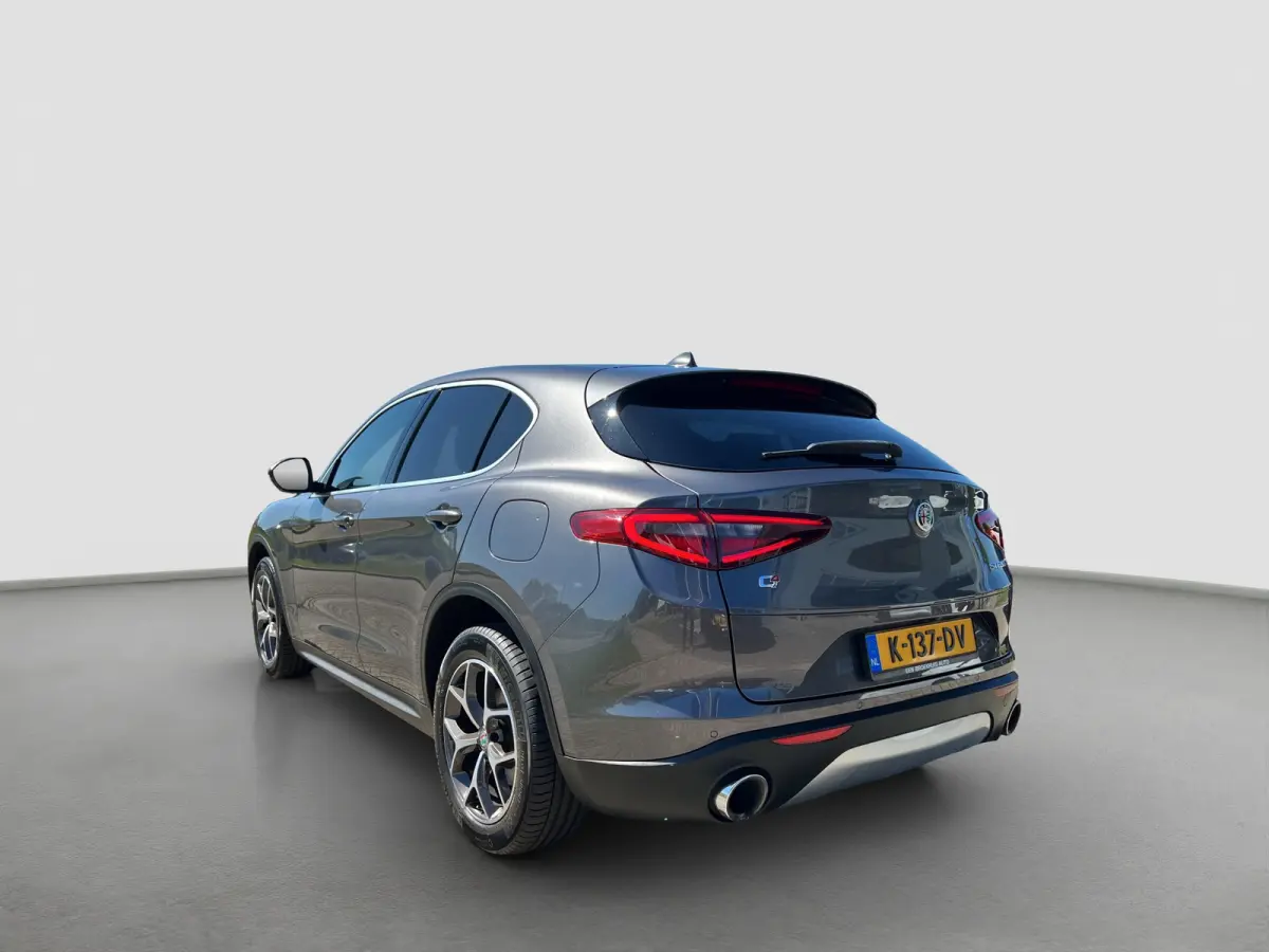 2.0 T 200pk AWD Super | 19'' velgen | Navigatie | Active suspension | Carplay | Elektrische stoelen | Adaptive crusie controle | Camera | Elektrische achterklep | Stoelgeheugen | Dodehoek de