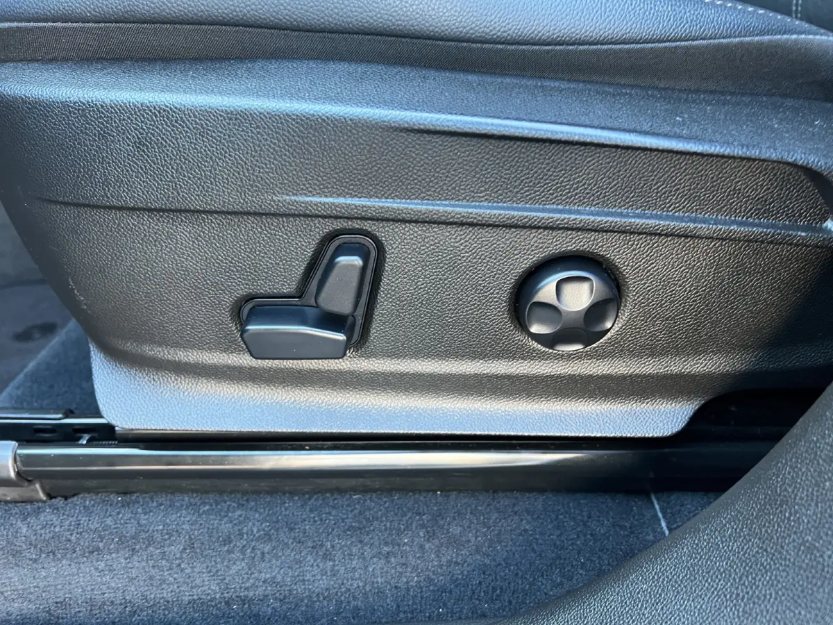 2.0 T 200pk AWD Super | 19'' velgen | Navigatie | Active suspension | Carplay | Elektrische stoelen | Adaptive crusie controle | Camera | Elektrische achterklep | Stoelgeheugen | Dodehoek de