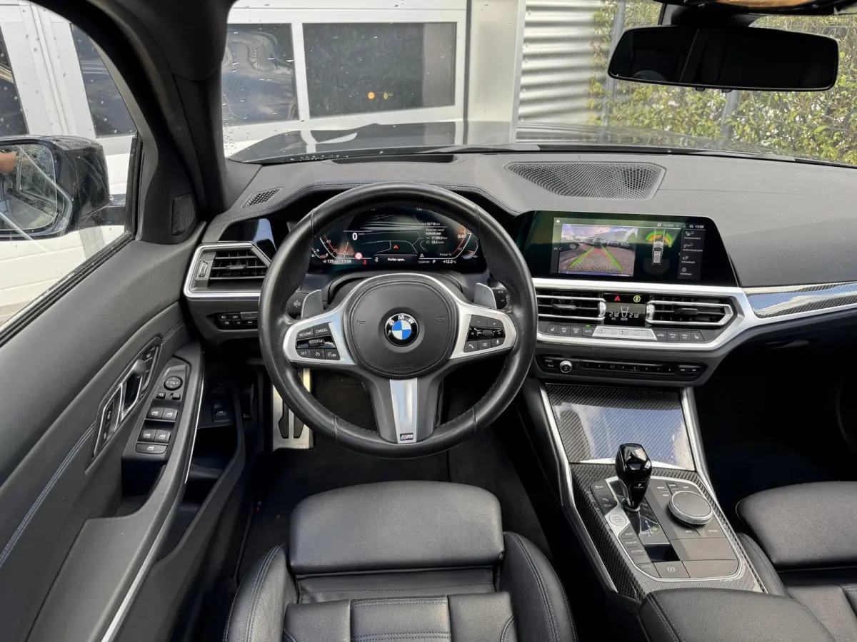 330 i M Sport | Pano | M-perf. Velg | Carbon | Head Up | LASER