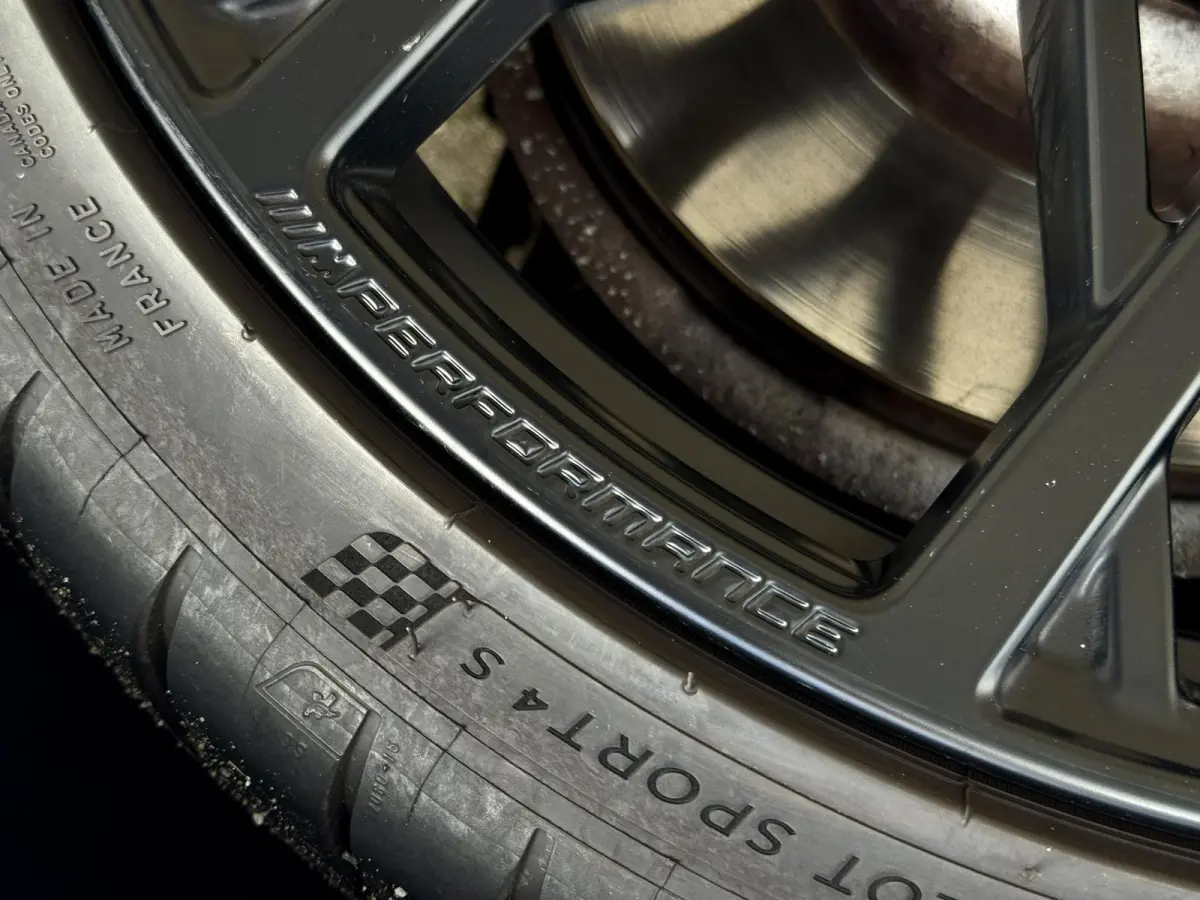 330 i M Sport | Pano | M-perf. Velg | Carbon | Head Up | LASER