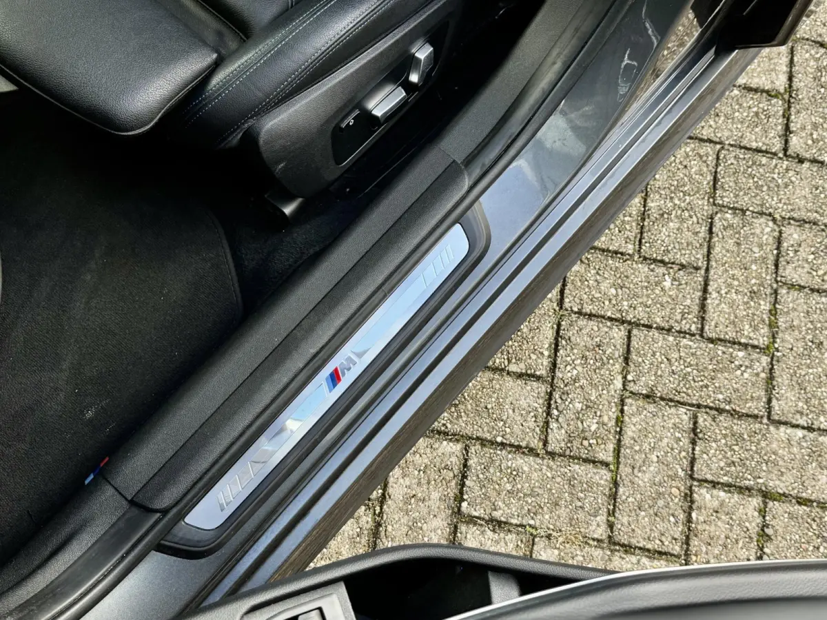 330 i M Sport | Pano | M-perf. Velg | Carbon | Head Up | LASER