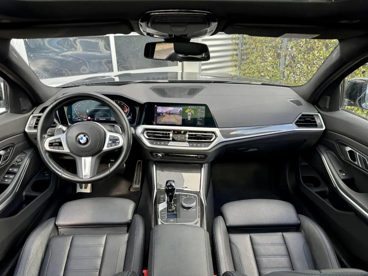 330 i M Sport | Pano | M-perf. Velg | Carbon | Head Up | LASER