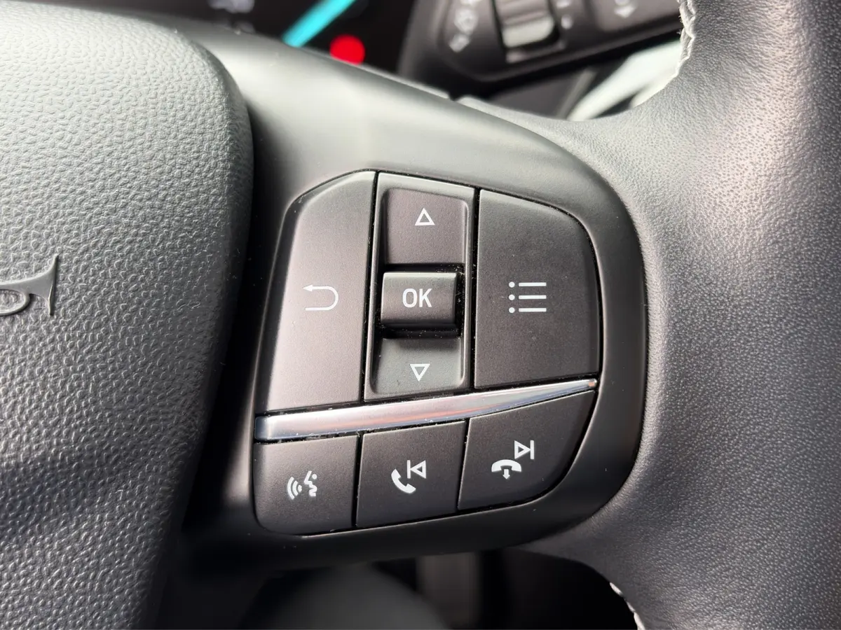 1.0 100pk EcoBoost Titanium | Camera | Adaptive cruise controle | B&O Audio | Voorruitverwarming | Carplay | Parkeersensoren voor en achter | Navigatie | Climate controle