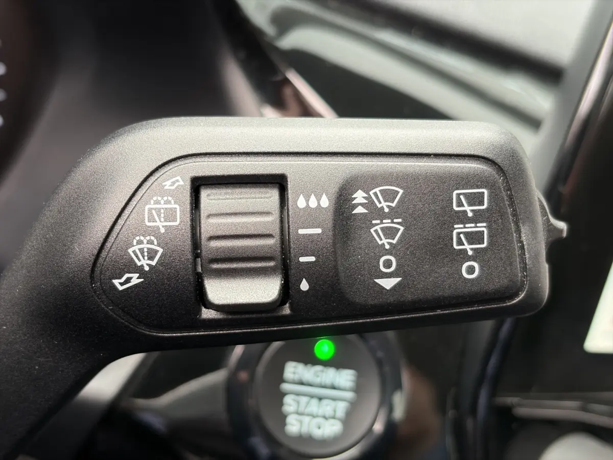 1.0 100pk EcoBoost Titanium | Camera | Adaptive cruise controle | B&O Audio | Voorruitverwarming | Carplay | Parkeersensoren voor en achter | Navigatie | Climate controle