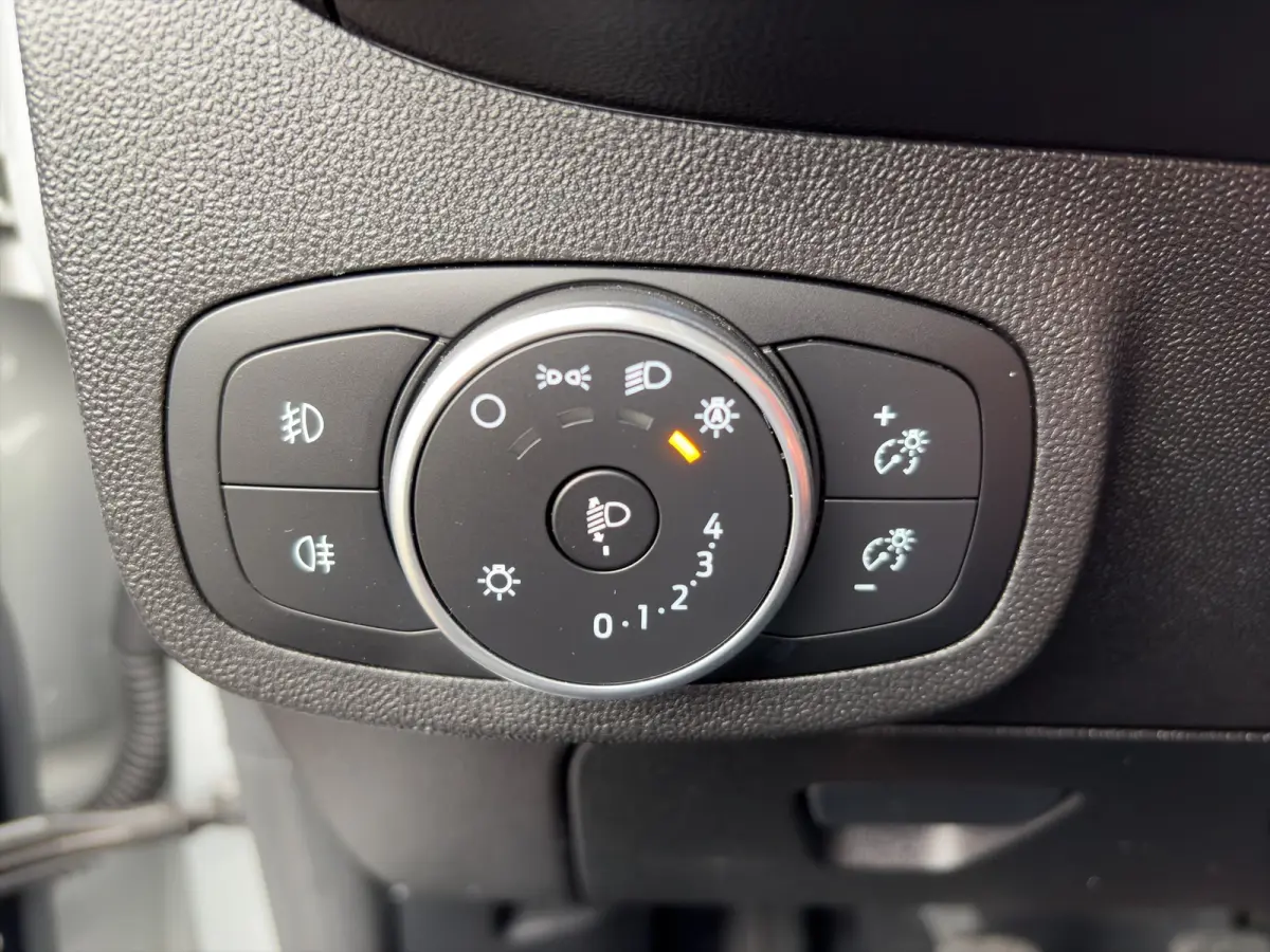 1.0 100pk EcoBoost Titanium | Camera | Adaptive cruise controle | B&O Audio | Voorruitverwarming | Carplay | Parkeersensoren voor en achter | Navigatie | Climate controle