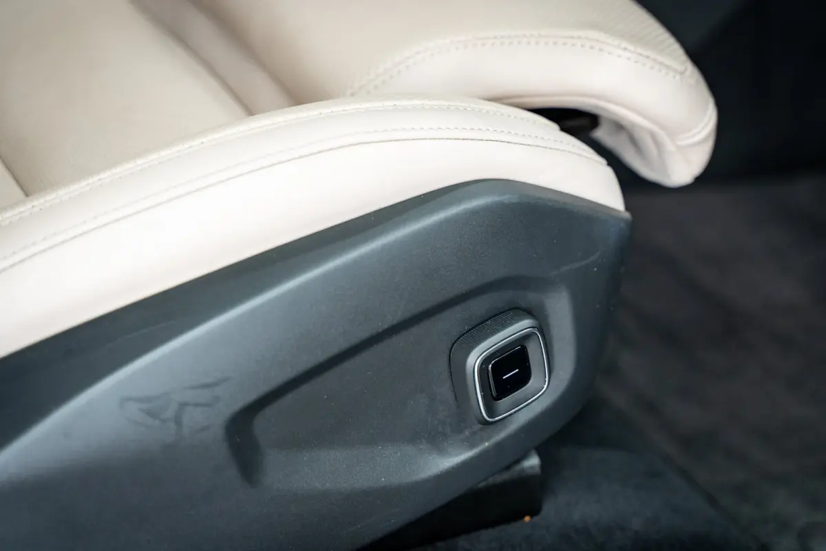 489PK Long range Dual motor Pilot Plus 111 kWh | Luchtvering | B&W Audio | 360 | Massage